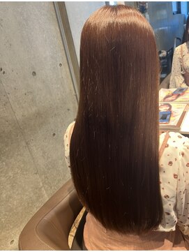 弱酸性の薬剤で縮毛もカラーも！