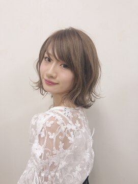 レナークイスト(LENAHC ist) ナチュラル外ハネスタイル