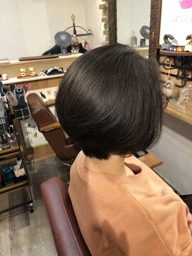 カラン(Calin) ショートボブ