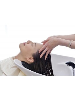 美しい髪は健康な頭皮から!!お悩みに合わせたスパメニューで癒しのひとときをお過ごしください・・・＊