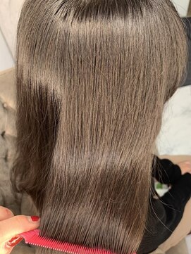 エスカーラ 表参道(THE ESCALA) アッシュベージュの艶髪髪質改善トリートメント【タビラマユミ】