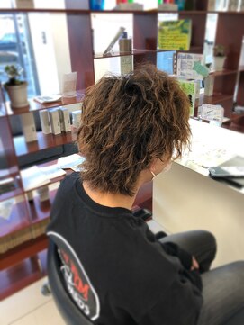 カラーサロンビスカリア 相模原エリア 淵野辺駅店(Color salon Biscaria) ツイストスパイラルウルフ