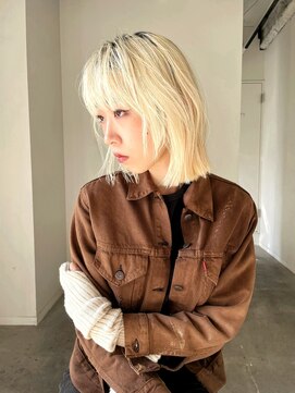ルーム(Loom.) 伸びてきた根本も活かせるブロンドボブ