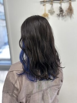 ジウ 上通り(JIU) 20代30代小顔ゆるふわミディアムインナーカラーネイビーブルー