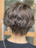 スナリー(Snaly)&nbsp;ショートパーマ/パーマスタイル/ウェーブ/カーキカラー/西原町