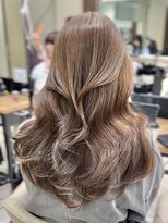 ビュー トウキョウ(VIEW TOKYO) オリーブベージュ レイヤースタイル