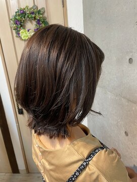 タエビスアリッサム(Taebis Alyssum) 秋のオリーブベージュ×切りっぱなしボブ♪