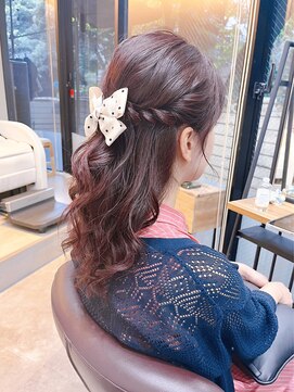 ジラ ヘアアンドメイク(girra HAIR&MAKE) ハーフアップ