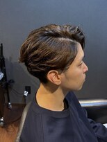 ビーダンディー(Bee dandy)&nbsp;ビジネスミディアムショート ナチュラルパーマ かきあげバング