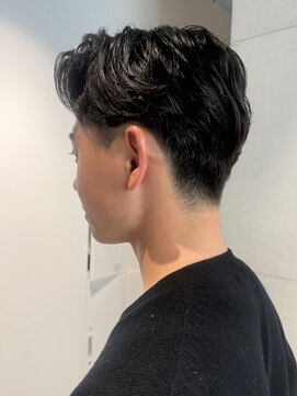 トリッカ シブヤ(TRICCA SHIBUYA) メンズカットパーマフェザーニュアンス毛流れセンターパート渋谷