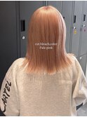 淡いピンクベージュ