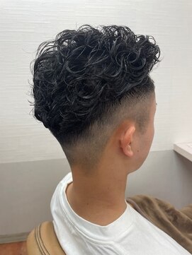 シャラク 戸出店(sharaku) ツーブロックフェード&パーマ