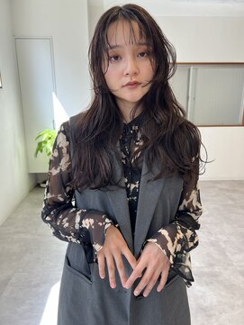 ロエム(Loem) ロングレイヤー38ミリゆるふわ暗髪グレージュ前髪あり20代30代