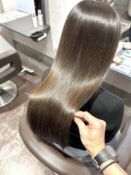 エイル 西梅田(eyl)の写真/【透明感×艶髪×大人上品】従来の縮毛矯正では実感できない柔らかさ、自然な仕上がりへ♪