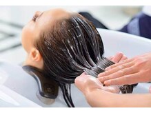 全てのトリートメントにナノスチーム付♪髪の温度を上げる事でトリートメントの効果を最大限引出します！