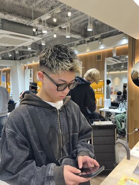 ルースト 渋谷店(ROOST) ［短髪カラーでおしゃれ。］ジェット×金メッシュ
