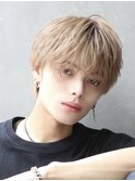 メンズヘアミルクティーベージュ束間マッシュ