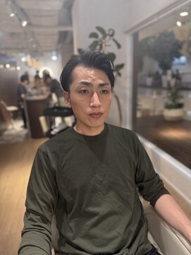 ウノプリールヴァモス(unopulir Vamos) 七三分け刈り上げセンターパート