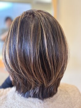 【白髪染め】ハイライトや白髪ぼかしでカバーしながら、おしゃれなカラーが楽しめる♪大人女性のお悩み解決