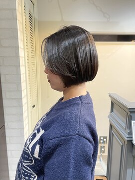 アイスバーグ(eyesburg) 30代40代50代小顔ミニボブ/切りっぱなしボブ/大人ボブ/前髪なし