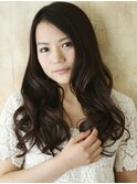 髪をかきあげるときの仕草まで計算されたセクシーミックス巻き