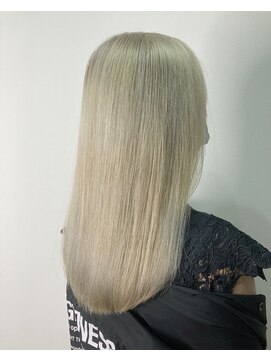 トータルビューティーサロン プリエ(prier) アフロ安藤 ホワイティーカラー ハイトーンカラー