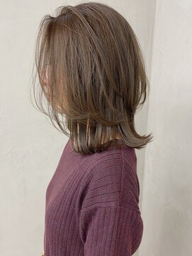 ノク(nok) くびれレイヤーミディアム アッシュベージュくすみカラー