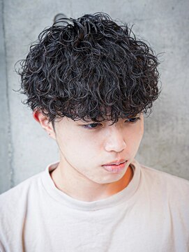 アルファ 新宿(alpha) フェザーパーマ/ブルーブラック/刈り上げセンターパート[新宿]