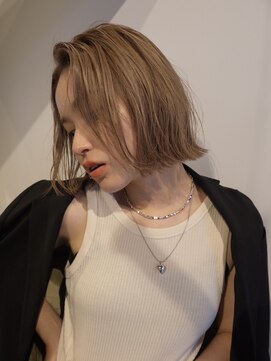 ラボ(Ravo) オリーブベージュ　ニュアンスボブ