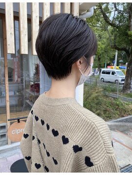 ヨーク(YOKE) 大人可愛い20代30代40代黒髪前下がりショートボブ/丸みショート