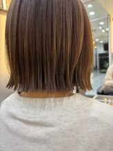 髪質改善のメイン「ツヤ感」と「強く丈夫」な髪を作る成分を定着させる