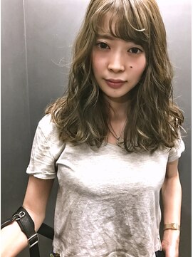 ジュリー(JURY) エレベーターで撮ってたら下の階の方にドンドンされた。