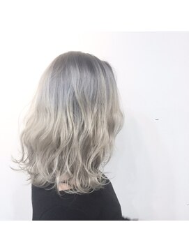 ルートヘアー(Root Hair) パールグレイからのパールベージュ♪