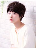 ネイビーカラーの美髪フレンチボブ風マニッシュショート