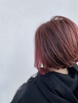 ロンド(Le rond) ハイライトとピアスカラーの前下がりボブ