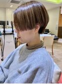 大人可愛いグラデーションカラーハンサムショート