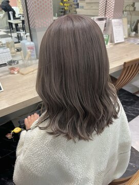 テテ(TETE) ベージュカラー/ブリーチあり