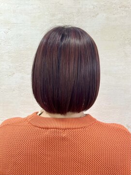 アンジェリカ(Angelica Total Beauty Lifestyle Design) 赤み暖色系/艶カラー丸み長めボブ