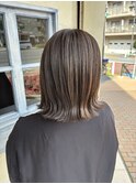 カーキグレージュ