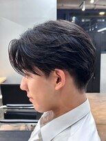 トゥイン 八王子(TWIN)&nbsp;メンズ刈り上げセンターパートフェザーパーマブルーブラック