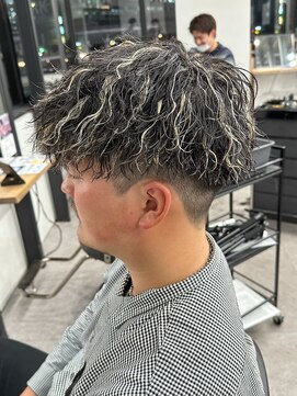 エルマーク 梅田(L-MARK) メッシュハイライトスパイラルパーマツイストパーマツーブロック