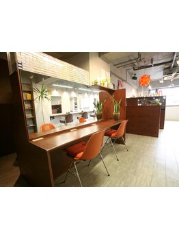 ゆったり過ごせる【平日限定】クーポンでお得に☆≪カット＋カラー＋トリートメント￥11000≫