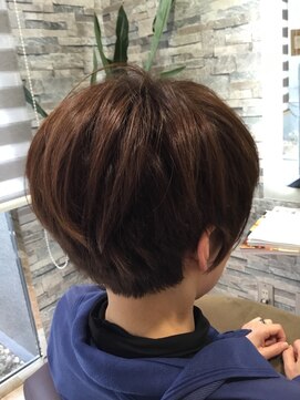 ラルースヘア(la luz HAIR) えりあし短めマッシュショート