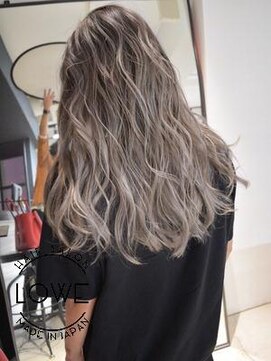 ルーヴェ(LOWE) 外国人風バレイヤージュとホワイトベージュのトレンドカラー