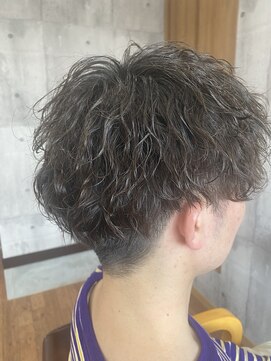 リズ(RIZ) マッシュベースの波打ちパーマ