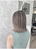 バレイヤージュ×切りっぱなしボブ×グレージュ