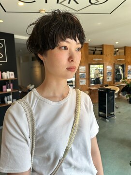 モノクロ(MONOCHRO) ふわっと/ウエーブ/コンパクト/マッシュショート/20代/30代/長崎