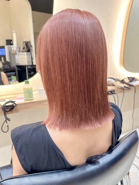 ヒビヲ(HIBIO) 横浜ペールピンクベージュカラータッセルボブ切りっぱなしボブ