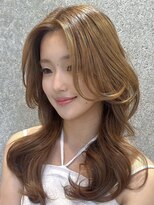 ディオ アンド ルーチェ アット(Dio&Luce at.) 動くたびに揺れる柔らかい質感で、知的さと女性らしさを両立