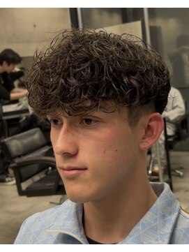 イーラ アメ村店(era) スペインカール　ツイストスパイラル眉カットメンズパーマ